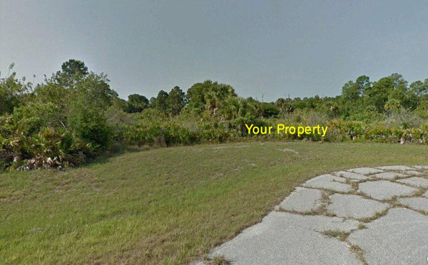 Exclusive .25 Acre Corner property on Paved Road near Myakka River